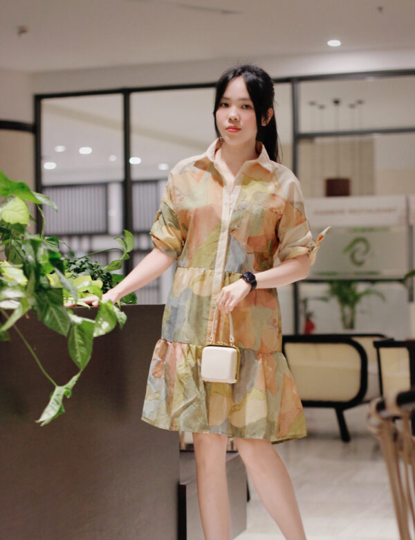 Váy suông cổ sơ mi nút dọc đuôi cá tay ngắn kèm dây buộc eo
