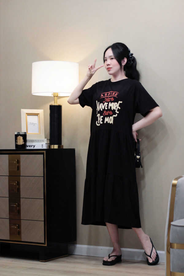 Váy Suông Oversize In Chữ - Thiết Kế Thời Trang, Chất Liệu Thoáng Mát - Mặc Đi Chơi, Đi Học, Dạo Phố Đều Đẹp - Hình ảnh 2