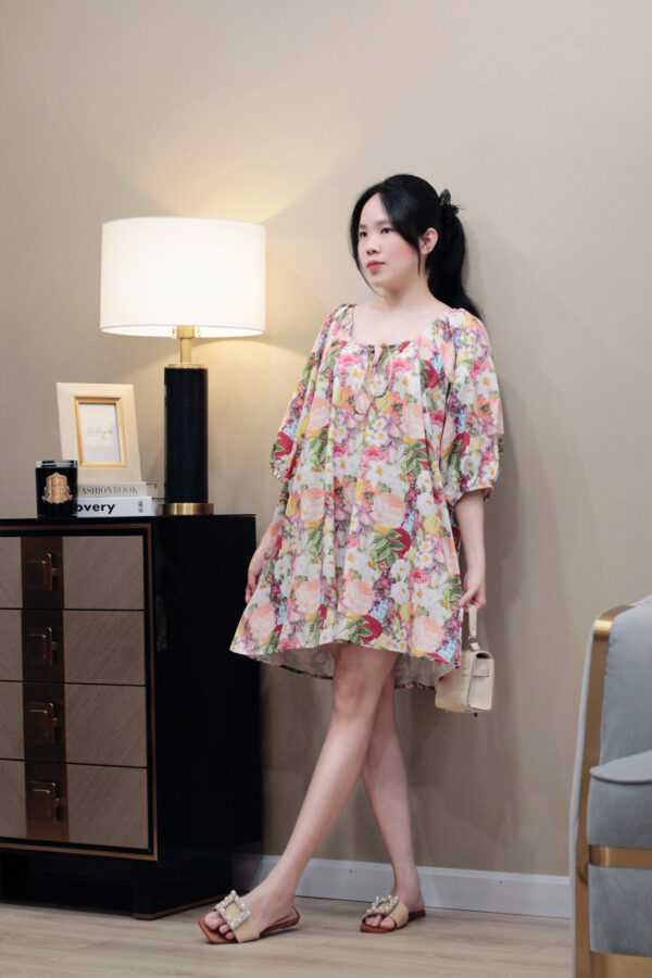 Váy Nữ Babydoll Hoa Nhí Dáng Ngắn Tay Bồng Mềm Mại Mặc Đi Chơi Du Lịch - Hình ảnh 8