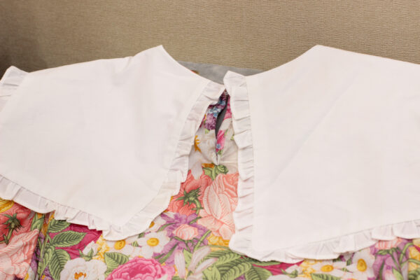 Váy babydoll hoa nhí cổ ren trắng điệu đà, chất liệu thô thoáng mát, phù hợp mặc đi chơi, dạo phố. - Hình ảnh 7