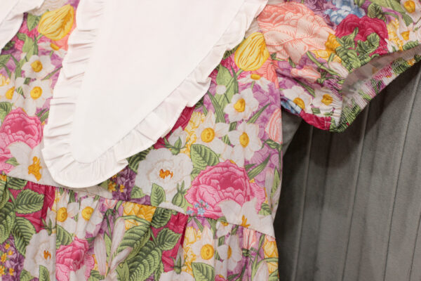 Váy babydoll hoa nhí cổ ren trắng điệu đà, chất liệu thô thoáng mát, phù hợp mặc đi chơi, dạo phố. - Hình ảnh 5