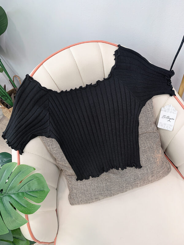 Áo Croptop Len Trễ Vai Tay Ngắn Nữ Tính - Hình ảnh 4