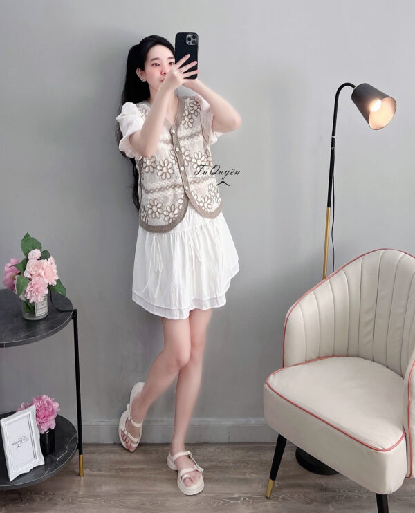 Áo Sơ Mi Cổ Tròn Thêu Hoa Tay Phồng Ngắn - Phong Cách Thanh Lịch Hàng Ngày - Hình ảnh 5
