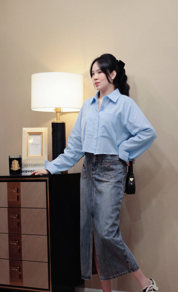 Áo Sơ Mi Croptop Nút Dọc Hai Túi Ngực Lệch Tà Tay Dài Chất Thô Phong Cách Đi Chơi - Hình ảnh 7