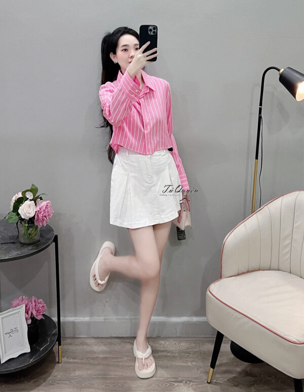 Áo sơ mi nữ croptop kẻ sọc dọc nút cài lệch tà tay dài chất liệu thô - Hình ảnh 5