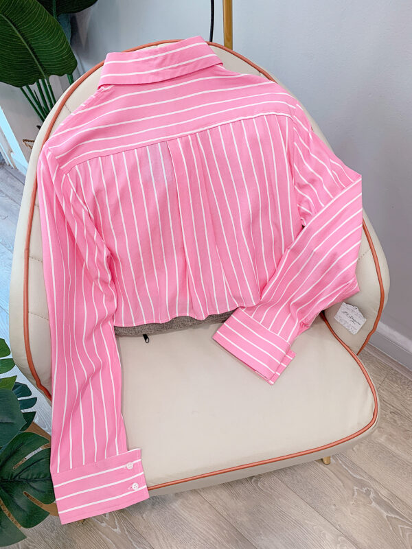 Áo sơ mi nữ croptop kẻ sọc dọc nút cài lệch tà tay dài chất liệu thô - Hình ảnh 2