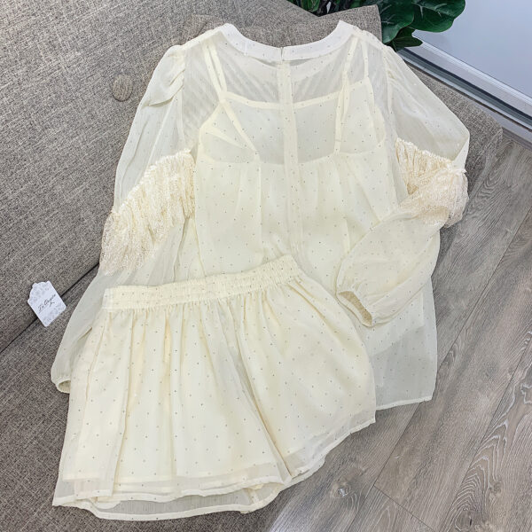 Set áo quần nữ cổ tròn phối ren tay dài bo chun, quần ngắn lưng thun phong cách đi chơi du lịch - Hình ảnh 2