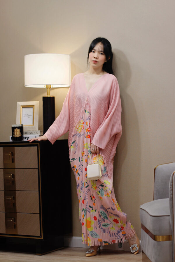 Váy Midi Hoa Lụa Dập Ly Phối Tua Rua Tay Lỡ - Ảnh 2