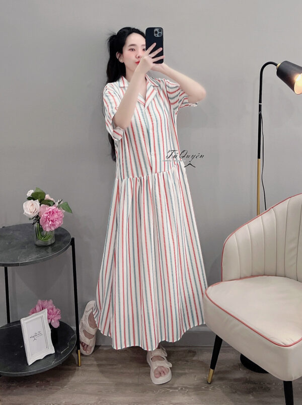 Váy Midi Cổ Sơ Mi Kẻ Sọc Phối Màu Nút Cài Tay Ngắn - Phong Cách Daily, Chất Liệu Thô Mát Lửng Qua Gối - Hình ảnh 5