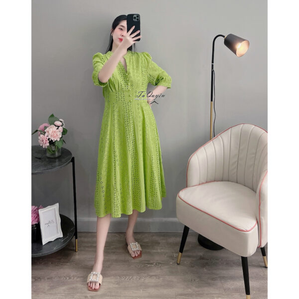 Váy Midi Cổ V Đính Nút Chiết Eo Tay Ngắn Dáng Rộng Qua Gối Thích Hợp Đi Chơi Hàng Ngày - Ảnh 10