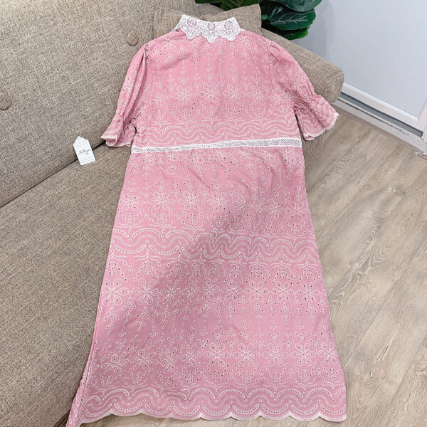 Váy Midi Thêu Hoa Cổ Phối Ren Nút Dọc Tay Ngắn Bo Chun - Thiết Kế Thanh Lịch, Chất Liệu Thô Thoáng Mát - Hình ảnh 9