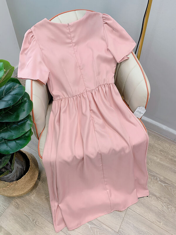 Váy Midi Cổ Tròn Chiết Eo Khóa Kéo Sau Tay Ngắn - Hình ảnh 3