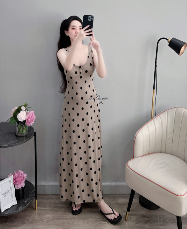 Váy Midi Thun Gân Chấm Tròn Cổ Tròn Sát Nách - Hình ảnh 5
