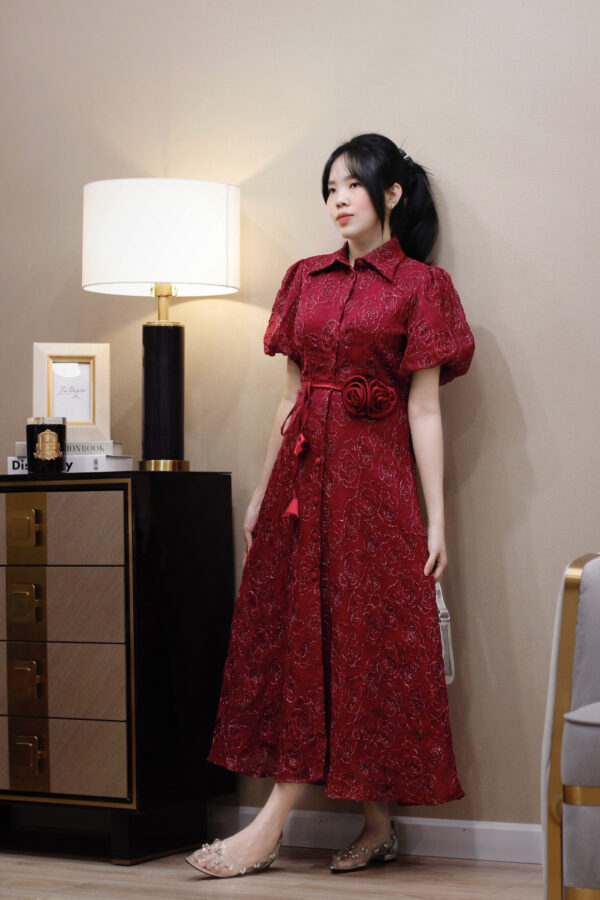 Váy Midi Thêu Hoa Nổi Cổ Sơ Mi Chiết Eo Tay Phồng Sang Trọng