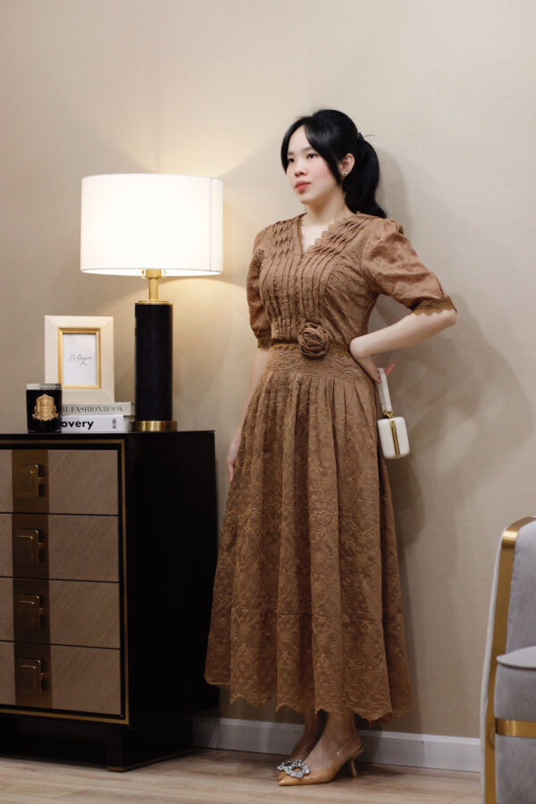 Váy Midi Voan Thêu Hoa Cổ V Phối Ren Đính Hoa Chiết Eo Tay Ngắn Có Lót - Trang phục đi tiệc nhẹ, đi làm - Ảnh 5