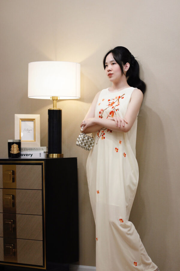 Váy Midi Nhung Cổ Tròn Thêu Hoa 2 Túi Bên Sát Nách - Hình ảnh 14