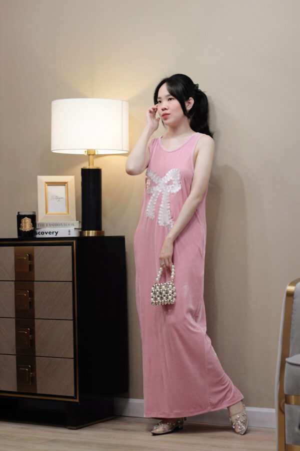 Váy Midi Nhung Cổ Tròn Thêu Nơ 2 Túi Bên Sát Nách - Hình ảnh 14
