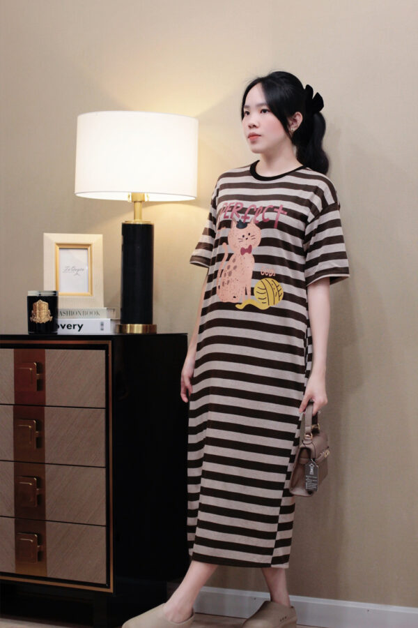 Váy Midi Thun Cổ Tròn Perfect Kẻ Sọc Hình Mèo Tay Ngắn - Hình ảnh 15