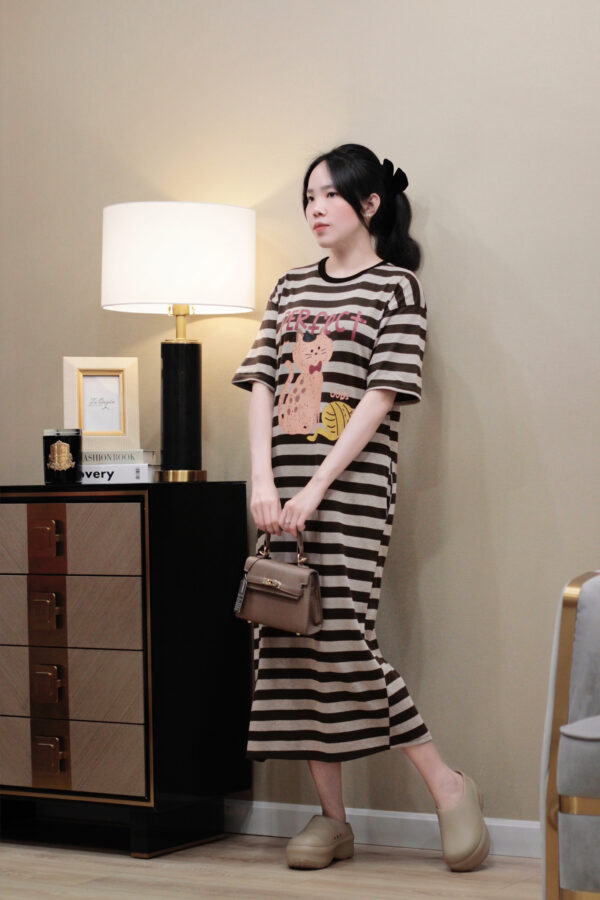 Váy Midi Thun Cổ Tròn Perfect Kẻ Sọc Hình Mèo Tay Ngắn - Hình ảnh 14