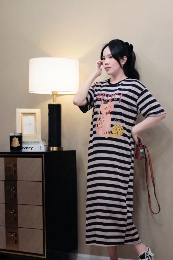 Váy Midi Thun Cổ Tròn Perfect Kẻ Sọc Hình Mèo Tay Ngắn - Hình ảnh 9