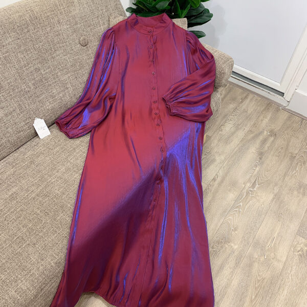 Váy Maxi Cổ Cao Nút Dọc Tay Dài Bo Chun Satin Lụa - Phong Cách Thời Trang Thanh Lịch - Hình ảnh 3