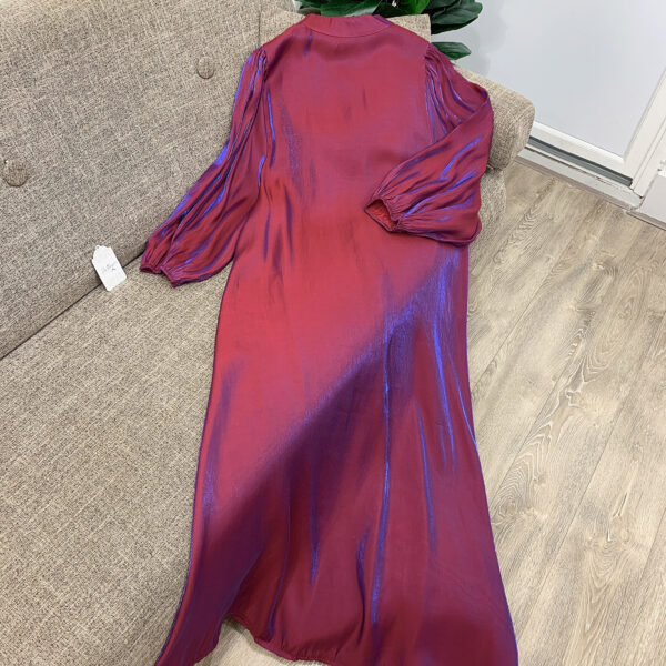 Váy Maxi Cổ Cao Nút Dọc Tay Dài Bo Chun Satin Lụa - Phong Cách Thời Trang Thanh Lịch - Hình ảnh 4