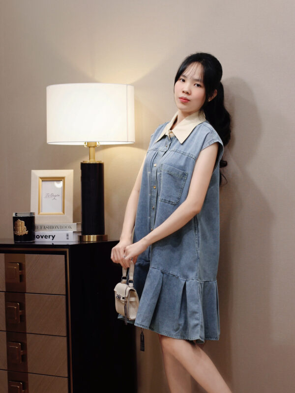 Váy suông jean cổ sơ mi phối màu túi hai bên sát nách - Ảnh 5