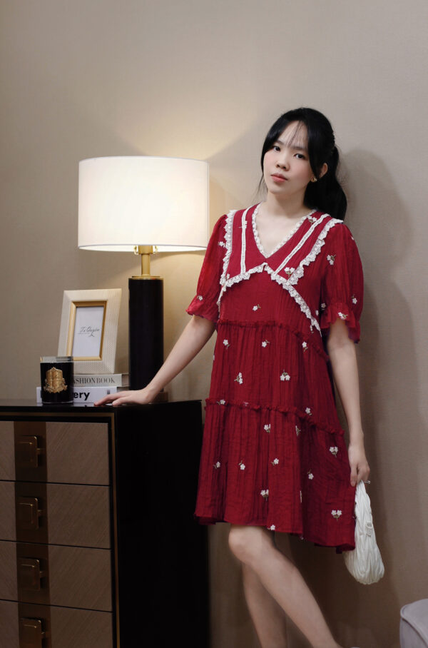 Váy suông voan thêu hoa cổ V viền ren xếp tầng tay ngắn bo chun - Ảnh 3