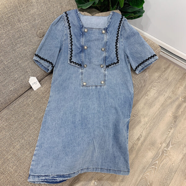 VÁY SUÔNG JEAN CỔ VUÔNG PHỐI VIỀN NÚT NGỰC, Váy Jean Lửng Tay Ngắn Phong Cách Daily - Ảnh 2