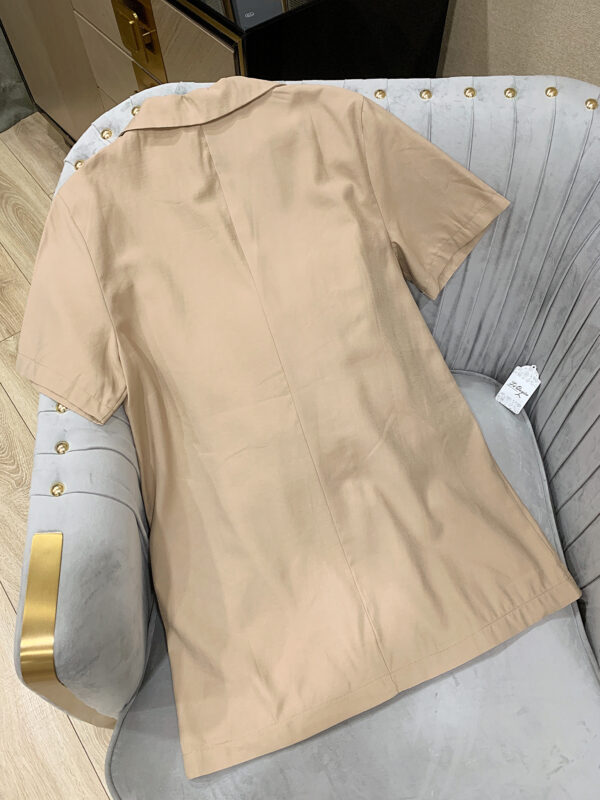 Váy suông cổ vest cài nút dọc, 2 túi trước, tay ngắn - Phong cách thanh lịch, thoải mái - Hình ảnh 4