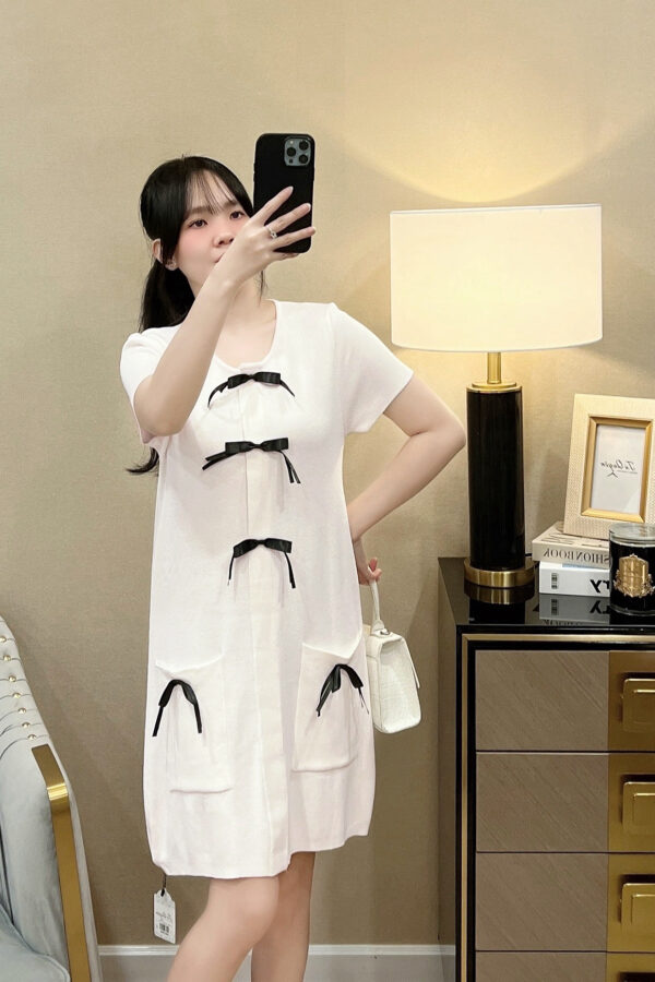 Váy Suông Len Cổ Tròn Đính Nơ Túi Hai Bên Tay Ngắn Dự Tiệc - Hình ảnh 5