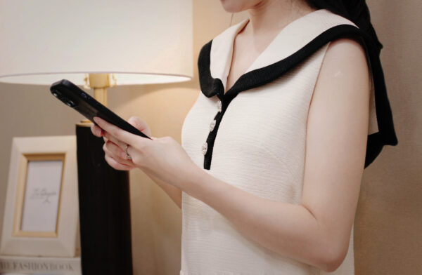 Váy suông cổ thủy thủ nút dọc, 2 túi bên, lót sát nách - Thanh lịch, trẻ trung - Hình ảnh 2