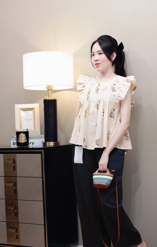 Áo Sơ Mi Nữ Cổ Tròn Xếp Ly Tay Cánh Tiên Họa Tiết Hoa Nhí - Thích Hợp Đi Chơi, Du Lịch - Hình ảnh 5