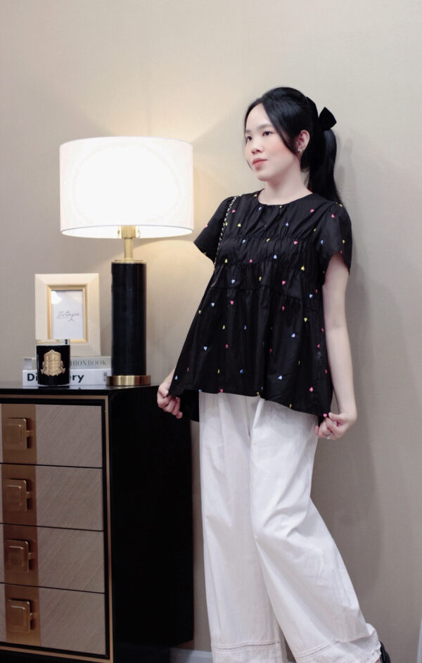 Áo sơ mi nữ cổ tròn thêu tim chun ngực tay ngắn thời trang - Hình ảnh 2