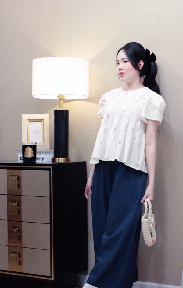 Áo Sơ Mi Nữ Cổ Tròn Thêu Hoa Tay Ngắn Phong Cách Thanh Lịch - Hình ảnh 5