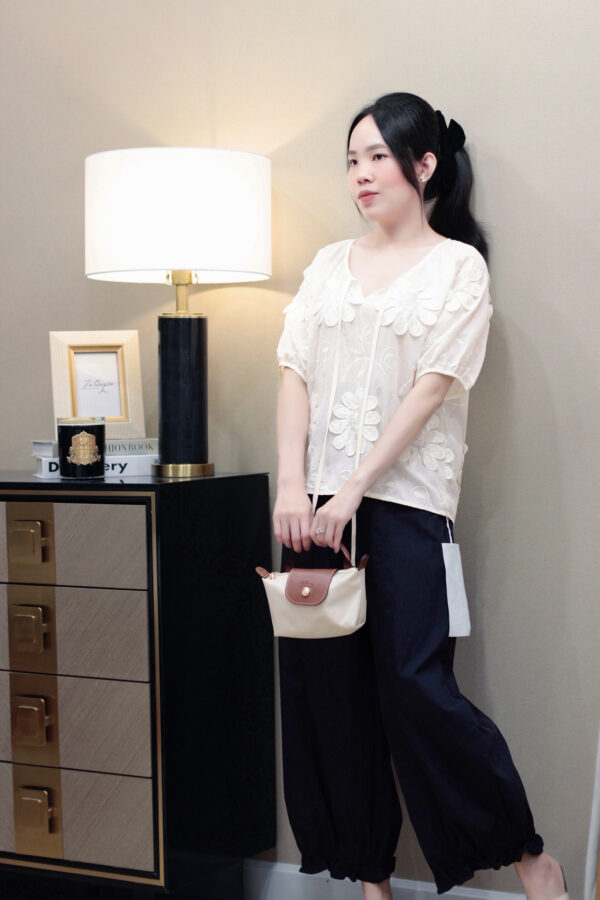 Áo Sơ Mi Kiểu Cổ Tròn Cột Nơ Hoa Nổi Tay Bo Ngắn - Hình ảnh 6