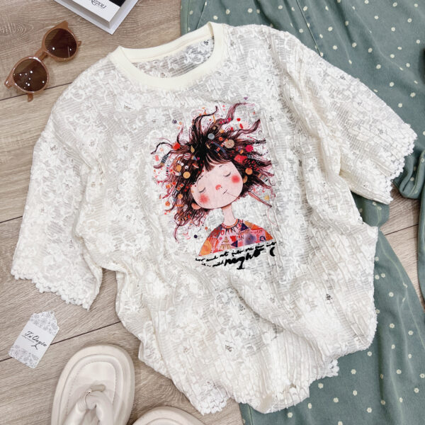 Áo Thun Ren Cổ Tròn Hình Cô Gái Tay Ngắn - Phong Cách Đi Chơi - Hình ảnh 4