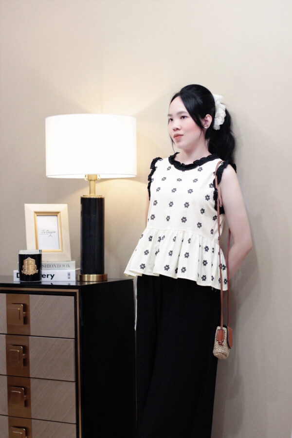 Set Áo Kiểu Sát Nách In Hoa và Quần Dài Ống Rộng - Thời Trang Thường Ngày - Hình ảnh 4
