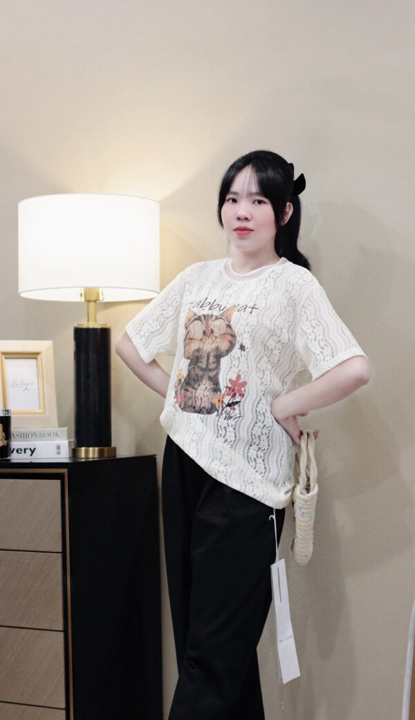 Áo ren cổ tròn in hình mèo tay ngắn - Ảnh 2