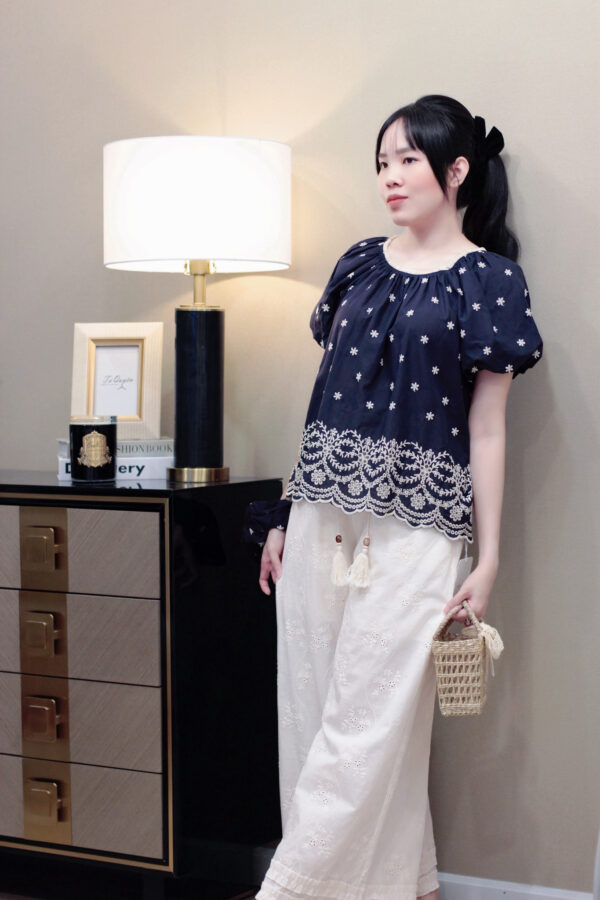 Áo Sơ Mi Nữ Thêu Hoa Cổ Vuông Tay Ngắn Phồng Bo Chun Thanh Lịch - Ảnh 6