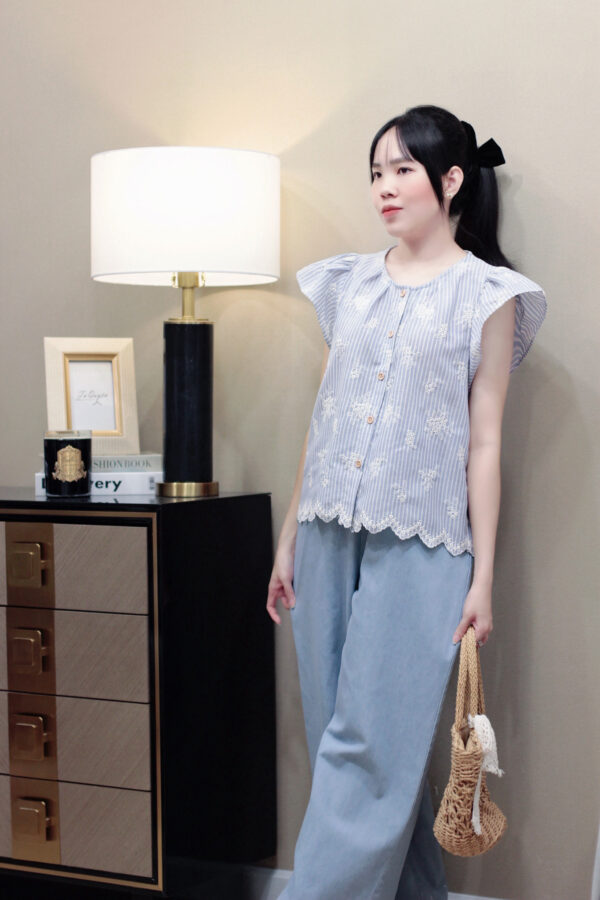 Áo Sơ Mi Kiểu Thêu Hoa Kẻ Sọc Cổ Tròn Tay Cánh Tiên Chất Thô - Thời Trang Nữ - Ảnh 4