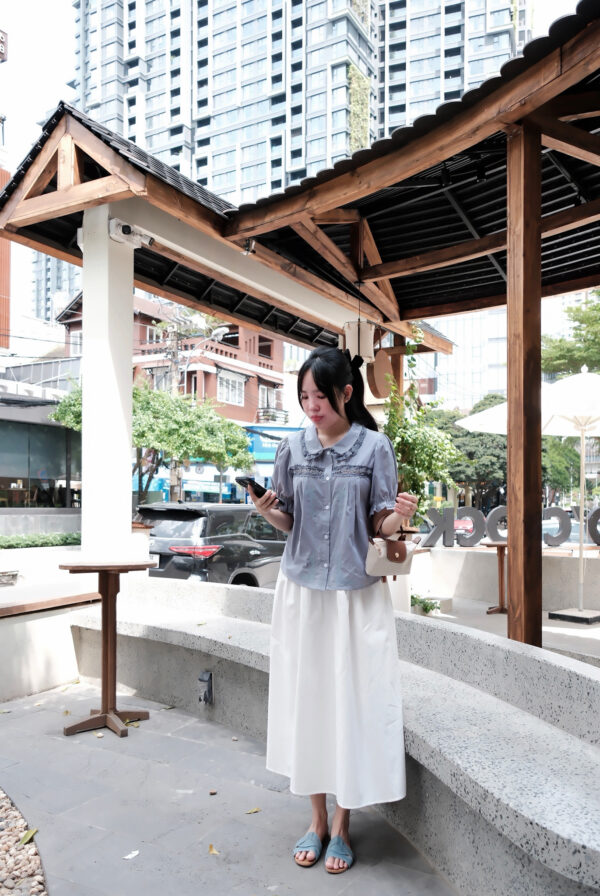 Áo Sơ Mi Cổ Sen Nút Dọc Thêu Hoa Viền Ren Tay Ngắn Bo Chun - Ảnh 6