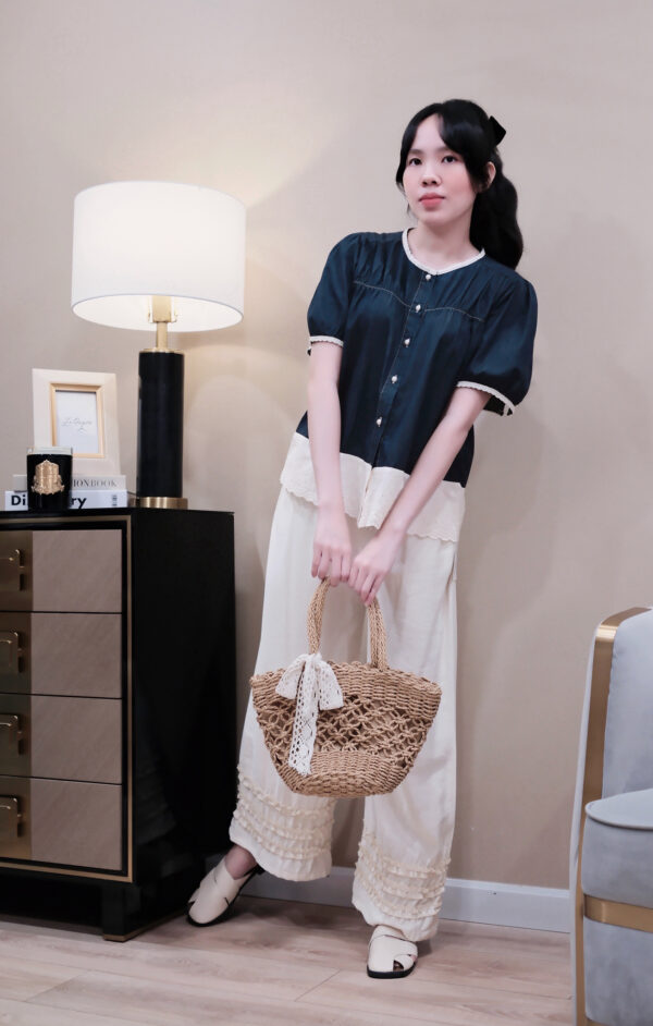 Áo Sơ Mi Kiểu Cổ Tròn Viền Ren Nút Dọc Tay Ngắn Phối Ren - Thanh Lịch, Duyên Dáng - Ảnh 7