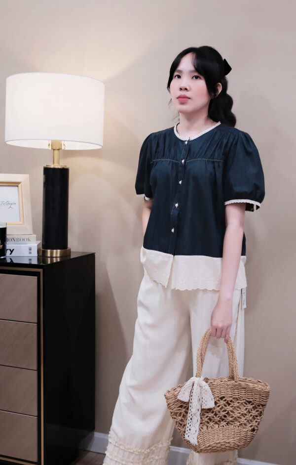 Áo Sơ Mi Kiểu Cổ Tròn Viền Ren Nút Dọc Tay Ngắn Phối Ren - Thanh Lịch, Duyên Dáng - Ảnh 6