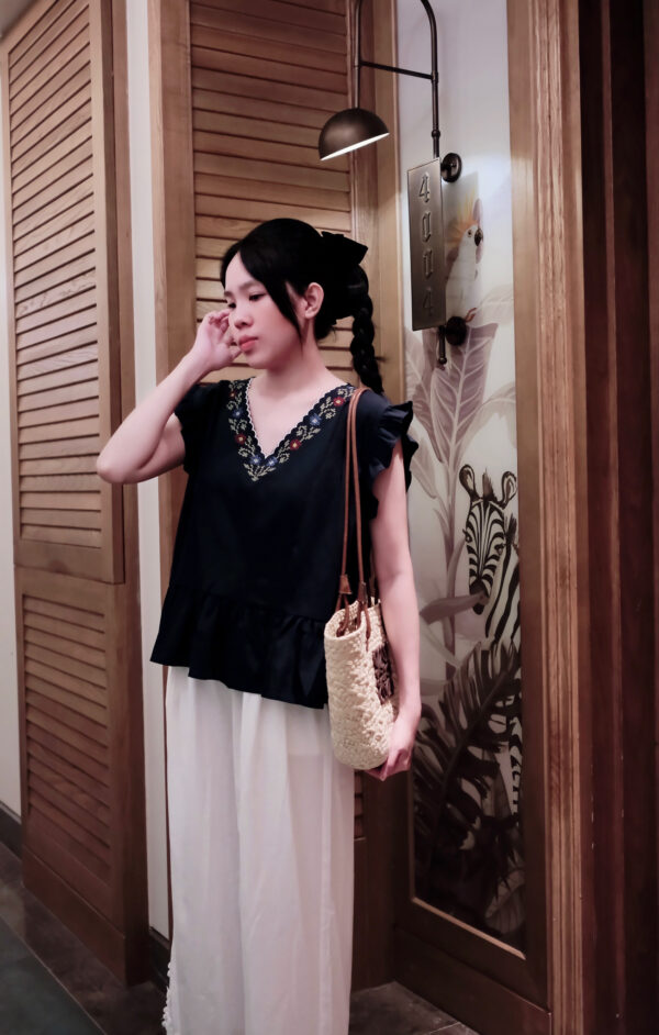Áo kiểu cổ tim thêu hoa sát nách - Phong cách thanh lịch, duyên dáng - Ảnh 3