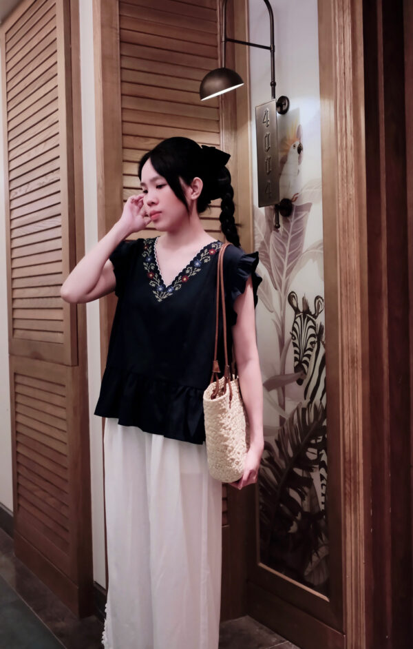 Áo kiểu cổ tim thêu hoa sát nách - Phong cách thanh lịch, duyên dáng - Ảnh 8