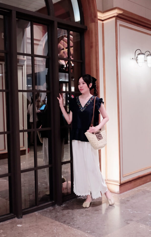 Áo kiểu cổ tim thêu hoa sát nách - Phong cách thanh lịch, duyên dáng - Ảnh 2
