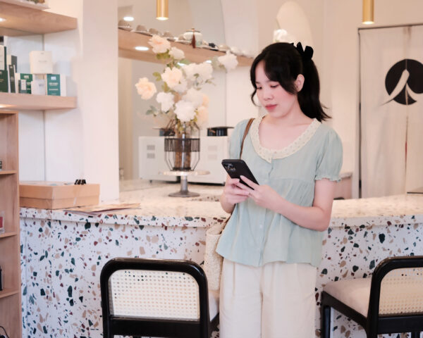 Áo Sơ Mi Kiểu Nữ Cổ Tròn Viền Ren Nút Dọc Tay Ngắn Bo Chun - Ảnh 8
