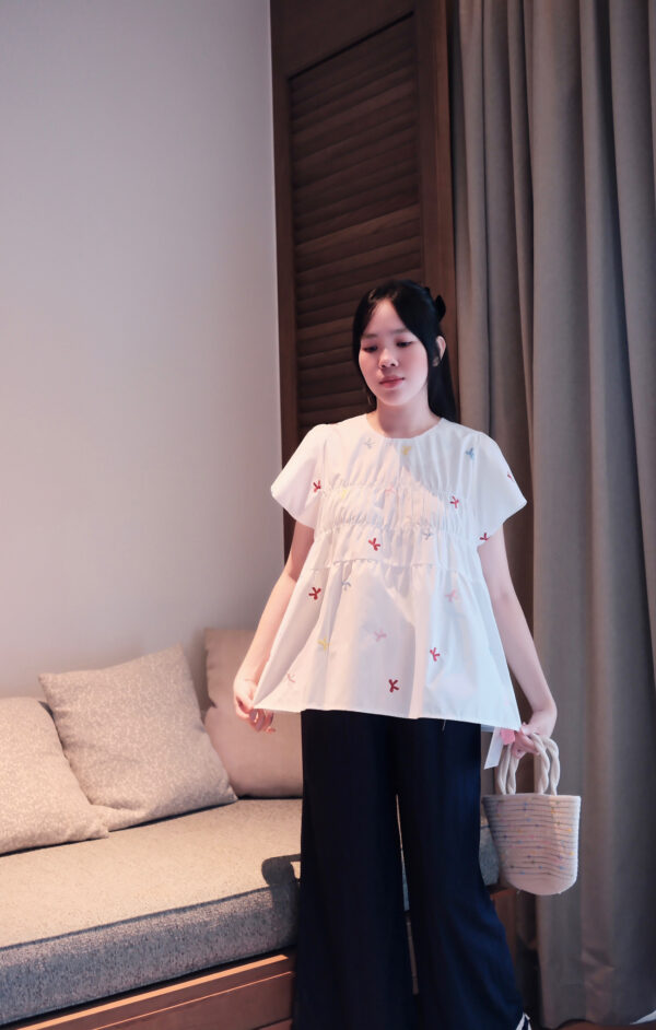 Áo Sơ Mi Babydoll Cổ Tròn Thêu Nơ Nhún Ngực Tay Ngắn Thô Đi Chơi Du Lịch - Ảnh 2