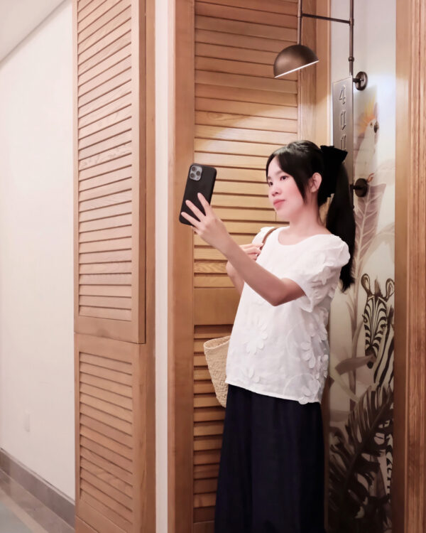 "Áo Sơ Mi Voan Kiểu Hoa Nổi Cổ Tròn Tay Ngắn Thanh Lịch - Đi Chơi, Đi Làm" - Ảnh 4